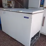 LOTE 499 - 01 FREEZER HORIZONTAL COM 02 TAMPAS MARCA METALFRIO 220V. (NO ESTADO, LEILÃO NÃO TEM GARANTIA E NEM DEVOLUÇÃO, SUJEITO A POSSÍVEIS AVARIAS VISÍVEIS/OCULTAS E/OU AUSÊNCIA DE COMPONENTES).