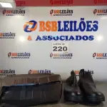 LOTE 220 - 02 – PARES DE CALÇADOS MASCULINO Nº 42 (NO ESTADO, NÃO SABEMOS SE FUNCIONA. LEILÃO NÃO TEM GARANTIA E NEM DEVOLUÇÃO, SUJEITO A POSSÍVEIS AVARIAS VISÍVEIS/OCULTAS E/OU AUSÊNCIA DE COMPONENTES)