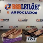 LOTE 101 - 02 – PARES DE CALÇADOS FEMININO Nº 35 (NO ESTADO, NÃO SABEMOS SE FUNCIONA. LEILÃO NÃO TEM GARANTIA E NEM DEVOLUÇÃO, SUJEITO A POSSÍVEIS AVARIAS VISÍVEIS/OCULTAS E/OU AUSÊNCIA DE COMPONENTES)