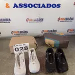 LOTE 028 - 02 – PARES DE CALÇADOS INFANTIL Nº 31 (NO ESTADO, NÃO SABEMOS SE FUNCIONA. LEILÃO NÃO TEM GARANTIA E NEM DEVOLUÇÃO, SUJEITO A POSSÍVEIS AVARIAS VISÍVEIS/OCULTAS E/OU AUSÊNCIA DE COMPONENTES)