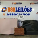 LOTE 191 - 03 - BOLSAS FEMININAS (NO ESTADO, NÃO SABEMOS SE FUNCIONA. LEILÃO NÃO TEM GARANTIA E NEM DEVOLUÇÃO, SUJEITO A POSSÍVEIS AVARIAS VISÍVEIS/OCULTAS E/OU AUSÊNCIA DE COMPONENTES)