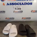 LOTE 139 - 02 – PARES DE CALÇADOS FEMININO Nº 37/38 (NO ESTADO, NÃO SABEMOS SE FUNCIONA. LEILÃO NÃO TEM GARANTIA E NEM DEVOLUÇÃO, SUJEITO A POSSÍVEIS AVARIAS VISÍVEIS/OCULTAS E/OU AUSÊNCIA DE COMPONENTES)