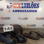 LOTE 142 - 02 – PARES DE CALÇADOS FEMININO Nº 38 (NO ESTADO, NÃO SABEMOS SE FUNCIONA. LEILÃO NÃO TEM GARANTIA E NEM DEVOLUÇÃO, SUJEITO A POSSÍVEIS AVARIAS VISÍVEIS/OCULTAS E/OU AUSÊNCIA DE COMPONENTES)