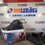 LOTE 204 - 02 – PARES DE CALÇADOS MASCULINO Nº 44 (NO ESTADO, NÃO SABEMOS SE FUNCIONA. LEILÃO NÃO TEM GARANTIA E NEM DEVOLUÇÃO, SUJEITO A POSSÍVEIS AVARIAS VISÍVEIS/OCULTAS E/OU AUSÊNCIA DE COMPONENTES)