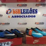LOTE 276 - 02 – PARES DE CALÇADOS MASCULINO Nº 41 (NO ESTADO, NÃO SABEMOS SE FUNCIONA. LEILÃO NÃO TEM GARANTIA E NEM DEVOLUÇÃO, SUJEITO A POSSÍVEIS AVARIAS VISÍVEIS/OCULTAS E/OU AUSÊNCIA DE COMPONENTES)