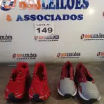 LOTE 149 - 02 – PARES DE CALÇADOS MASCULINO Nº 40 (NO ESTADO, NÃO SABEMOS SE FUNCIONA. LEILÃO NÃO TEM GARANTIA E NEM DEVOLUÇÃO, SUJEITO A POSSÍVEIS AVARIAS VISÍVEIS/OCULTAS E/OU AUSÊNCIA DE COMPONENTES)