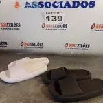 LOTE 139 - 02 – PARES DE CALÇADOS FEMININO Nº 37/38 (NO ESTADO, NÃO SABEMOS SE FUNCIONA. LEILÃO NÃO TEM GARANTIA E NEM DEVOLUÇÃO, SUJEITO A POSSÍVEIS AVARIAS VISÍVEIS/OCULTAS E/OU AUSÊNCIA DE COMPONENTES)