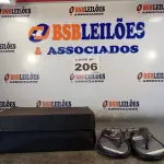 LOTE 206 - 02 – PARES DE CALÇADOS MASCULINO Nº 37 (NO ESTADO, NÃO SABEMOS SE FUNCIONA. LEILÃO NÃO TEM GARANTIA E NEM DEVOLUÇÃO, SUJEITO A POSSÍVEIS AVARIAS VISÍVEIS/OCULTAS E/OU AUSÊNCIA DE COMPONENTES)