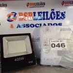 LOTE 046 - 02 - REFLETOR LED 400W BIVOLT (NO ESTADO, NÃO SABEMOS SE FUNCIONA. LEILÃO NÃO TEM GARANTIA E NEM DEVOLUÇÃO, SUJEITO A POSSÍVEIS AVARIAS VISÍVEIS/OCULTAS E/OU AUSÊNCIA DE COMPONENTES)