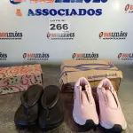LOTE 266 - 02 – PARES DE CALÇADOS FEMININO Nº 35 (NO ESTADO, NÃO SABEMOS SE FUNCIONA. LEILÃO NÃO TEM GARANTIA E NEM DEVOLUÇÃO, SUJEITO A POSSÍVEIS AVARIAS VISÍVEIS/OCULTAS E/OU AUSÊNCIA DE COMPONENTES)