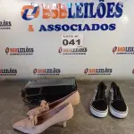 LOTE 041 - 02 – PARES DE CALÇADOS FEMININO Nº 35 (NO ESTADO, NÃO SABEMOS SE FUNCIONA. LEILÃO NÃO TEM GARANTIA E NEM DEVOLUÇÃO, SUJEITO A POSSÍVEIS AVARIAS VISÍVEIS/OCULTAS E/OU AUSÊNCIA DE COMPONENTES)
