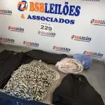 LOTE 229 - 06 – PEÇAS DE ROUPAS FEMININAS (NO ESTADO, NÃO SABEMOS SE FUNCIONA. LEILÃO NÃO TEM GARANTIA E NEM DEVOLUÇÃO, SUJEITO A POSSÍVEIS AVARIAS VISÍVEIS/OCULTAS E/OU AUSÊNCIA DE COMPONENTES)