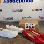 LOTE 290 - 02 – PARES DE CALÇADOS FEMININO Nº 37 (NO ESTADO, NÃO SABEMOS SE FUNCIONA. LEILÃO NÃO TEM GARANTIA E NEM DEVOLUÇÃO, SUJEITO A POSSÍVEIS AVARIAS VISÍVEIS/OCULTAS E/OU AUSÊNCIA DE COMPONENTES)