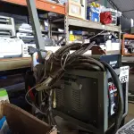 LOTE 137 - 01 MÁQUINA DE SOLDA MIG MARCA INTECH MACHINE MODELO MIG-130. (NO ESTADO, LEILÃO NÃO TEM GARANTIA E NEM DEVOLUÇÃO, SUJEITO A POSSÍVEIS AVARIAS VISÍVEIS/OCULTAS E/OU AUSÊNCIA DE COMPONENTES).