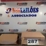 LOTE 287 - 02 – PARES DE CALÇADOS FEMININO Nº 36 (NO ESTADO, NÃO SABEMOS SE FUNCIONA. LEILÃO NÃO TEM GARANTIA E NEM DEVOLUÇÃO, SUJEITO A POSSÍVEIS AVARIAS VISÍVEIS/OCULTAS E/OU AUSÊNCIA DE COMPONENTES)