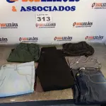 LOTE 313 - 06 – PEÇAS DE ROUPAS MASCULINAS (NO ESTADO, NÃO SABEMOS SE FUNCIONA. LEILÃO NÃO TEM GARANTIA E NEM DEVOLUÇÃO, SUJEITO A POSSÍVEIS AVARIAS VISÍVEIS/OCULTAS E/OU AUSÊNCIA DE COMPONENTES)