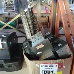 LOTE 081 - 01 CAIXA COM EQUIPAMENTOS DE ÁUDIO E VÍDEO. (NO ESTADO, LEILÃO NÃO TEM GARANTIA E NEM DEVOLUÇÃO, SUJEITO A POSSÍVEIS AVARIAS VISÍVEIS/OCULTAS E/OU AUSÊNCIA DE COMPONENTES).
