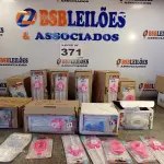 LOTE 371 - 01 - LOTE COM VÁRIAS VELAS DE ANIVERSARIO (NO ESTADO, NÃO SABEMOS SE FUNCIONA. LEILÃO NÃO TEM GARANTIA E NEM DEVOLUÇÃO, SUJEITO A POSSÍVEIS AVARIAS VISÍVEIS/OCULTAS E/OU AUSÊNCIA DE COMPONENTES)