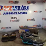 LOTE 330 - 02 – PARES DE CALÇADOS MASCULINO Nº 40 (NO ESTADO, NÃO SABEMOS SE FUNCIONA. LEILÃO NÃO TEM GARANTIA E NEM DEVOLUÇÃO, SUJEITO A POSSÍVEIS AVARIAS VISÍVEIS/OCULTAS E/OU AUSÊNCIA DE COMPONENTES)