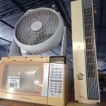 LOTE 061 - 01 MICRO-ONDAS E 02 VENTILADORES MARCAS E MODELOS DIVERSOS PARA RETIRADA DE PEÇAS. (NO ESTADO, LEILÃO NÃO TEM GARANTIA E NEM DEVOLUÇÃO, SUJEITO A POSSÍVEIS AVARIAS VISÍVEIS/OCULTAS E/OU AUSÊNCIA DE COMPONENTES).