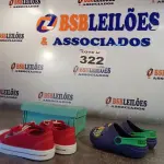 LOTE 322 - 02 – PARES DE CALÇADOS INFANTIL Nº 24 (NO ESTADO, NÃO SABEMOS SE FUNCIONA. LEILÃO NÃO TEM GARANTIA E NEM DEVOLUÇÃO, SUJEITO A POSSÍVEIS AVARIAS VISÍVEIS/OCULTAS E/OU AUSÊNCIA DE COMPONENTES)