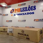 LOTE 150 - 02 CAIXAS COM COLA TUBO ST 175G COM 15 FRASCOS CADA. (NO ESTADO, LEILÃO NÃO TEM GARANTIA E NEM DEVOLUÇÃO, SUJEITO A POSSÍVEIS AVARIAS VISÍVEIS/OCULTAS E/OU AUSÊNCIA DE COMPONENTES).