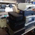 LOTE 131 - 10 IMPRESSORAS MARCAS E MODELOS DIVERSOS PARA RETIRADA DE PEÇAS. (NO ESTADO, LEILÃO NÃO TEM GARANTIA E NEM DEVOLUÇÃO, SUJEITO A POSSÍVEIS AVARIAS VISÍVEIS/OCULTAS E/OU AUSÊNCIA DE COMPONENTES).