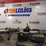 LOTE 054 - 01 FILMADORA MARCA SONY COM BOLSA E 01 TRIPÉ. (NO ESTADO, LEILÃO NÃO TEM GARANTIA E NEM DEVOLUÇÃO, SUJEITO A POSSÍVEIS AVARIAS VISÍVEIS/OCULTAS E/OU AUSÊNCIA DE COMPONENTES).