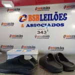 LOTE 343 - 02 – PARES DE CALÇADOS Nº 40 (NO ESTADO, NÃO SABEMOS SE FUNCIONA. LEILÃO NÃO TEM GARANTIA E NEM DEVOLUÇÃO, SUJEITO A POSSÍVEIS AVARIAS VISÍVEIS/OCULTAS E/OU AUSÊNCIA DE COMPONENTES)