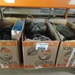LOTE 089 - 01 LOTE COM GRANDE QUANTIDADE DE CABOS E FONTES MARCAS E MODELOS DIVERSOS. (NO ESTADO, LEILÃO NÃO TEM GARANTIA E NEM DEVOLUÇÃO, SUJEITO A POSSÍVEIS AVARIAS VISÍVEIS/OCULTAS E/OU AUSÊNCIA DE COMPONENTES).