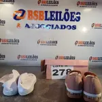 LOTE 278 - 02 – PARES DE CALÇADOS FEMININO Nº 39 (NO ESTADO, NÃO SABEMOS SE FUNCIONA. LEILÃO NÃO TEM GARANTIA E NEM DEVOLUÇÃO, SUJEITO A POSSÍVEIS AVARIAS VISÍVEIS/OCULTAS E/OU AUSÊNCIA DE COMPONENTES)