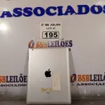 LOTE 195 - 01 IPAD 16GB PARA RETIRADA DE PEÇAS. (NO ESTADO, LEILÃO NÃO TEM GARANTIA E NEM DEVOLUÇÃO, SUJEITO A POSSÍVEIS AVARIAS VISÍVEIS/OCULTAS E/OU AUSÊNCIA DE COMPONENTES).