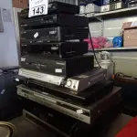 LOTE 143 - 06 APARELHOS DE DVD E 04 RECEPTORES DE SINAL MARCAS E MODELOS DIVERSOS PARA RETIRADA DE PEÇAS. (NO ESTADO, LEILÃO NÃO TEM GARANTIA E NEM DEVOLUÇÃO, SUJEITO A POSSÍVEIS AVARIAS VISÍVEIS/OCULTAS E/OU AUSÊNCIA DE COMPONENTES).