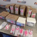 LOTE 371 - 01 - LOTE COM VÁRIAS VELAS DE ANIVERSARIO (NO ESTADO, NÃO SABEMOS SE FUNCIONA. LEILÃO NÃO TEM GARANTIA E NEM DEVOLUÇÃO, SUJEITO A POSSÍVEIS AVARIAS VISÍVEIS/OCULTAS E/OU AUSÊNCIA DE COMPONENTES)