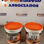 LOTE 113 - 02 BALDES DE DESMOLDANTE PARA FORMAS. 3,6L. (NO ESTADO, LEILÃO NÃO TEM GARANTIA E NEM DEVOLUÇÃO, SUJEITO A POSSÍVEIS AVARIAS VISÍVEIS/OCULTAS E/OU AUSÊNCIA DE COMPONENTES).