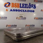LOTE 040 - 10 BANDEJAS EM AÇO INOX. (NO ESTADO, LEILÃO NÃO TEM GARANTIA E NEM DEVOLUÇÃO, SUJEITO A POSSÍVEIS AVARIAS VISÍVEIS/OCULTAS E/OU AUSÊNCIA DE COMPONENTES).