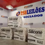 LOTE 134 - 04 CAIXAS COM ADESIVO DE SILICONE TRANSPARENTE. (NO ESTADO, LEILÃO NÃO TEM GARANTIA E NEM DEVOLUÇÃO, SUJEITO A POSSÍVEIS AVARIAS VISÍVEIS/OCULTAS E/OU AUSÊNCIA DE COMPONENTES).