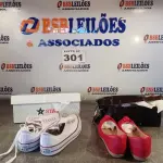 LOTE 301 - 02 – PARES DE CALÇADOS FEMININO Nº 37 (NO ESTADO, NÃO SABEMOS SE FUNCIONA. LEILÃO NÃO TEM GARANTIA E NEM DEVOLUÇÃO, SUJEITO A POSSÍVEIS AVARIAS VISÍVEIS/OCULTAS E/OU AUSÊNCIA DE COMPONENTES)