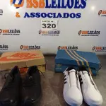 LOTE 320 - 02 – PARES DE CALÇADOS MASCULINO Nº 41 (NO ESTADO, NÃO SABEMOS SE FUNCIONA. LEILÃO NÃO TEM GARANTIA E NEM DEVOLUÇÃO, SUJEITO A POSSÍVEIS AVARIAS VISÍVEIS/OCULTAS E/OU AUSÊNCIA DE COMPONENTES)