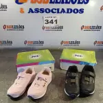 LOTE 341 - 02 – PARES DE CALÇADOS INFANTIL Nº 32 (NO ESTADO, NÃO SABEMOS SE FUNCIONA. LEILÃO NÃO TEM GARANTIA E NEM DEVOLUÇÃO, SUJEITO A POSSÍVEIS AVARIAS VISÍVEIS/OCULTAS E/OU AUSÊNCIA DE COMPONENTES)