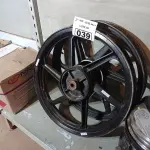 LOTE 039 - 01 PAR DE RODAS DE LIGA LEVE PARA MOTOS ARO 18. (NO ESTADO, LEILÃO NÃO TEM GARANTIA E NEM DEVOLUÇÃO, SUJEITO A POSSÍVEIS AVARIAS VISÍVEIS/OCULTAS E/OU AUSÊNCIA DE COMPONENTES).
