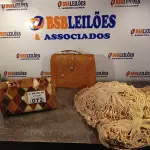 LOTE 072 - 02 BOLSAS FEMININAS E 01 CORTINA. (NO ESTADO, LEILÃO NÃO TEM GARANTIA E NEM DEVOLUÇÃO, SUJEITO A POSSÍVEIS AVARIAS VISÍVEIS/OCULTAS E/OU AUSÊNCIA DE COMPONENTES).