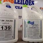 LOTE 139 - 10 LITROS DE AGI PRO RESTAURADOR DE BRILHO. (NO ESTADO, LEILÃO NÃO TEM GARANTIA E NEM DEVOLUÇÃO, SUJEITO A POSSÍVEIS AVARIAS VISÍVEIS/OCULTAS E/OU AUSÊNCIA DE COMPONENTES).
