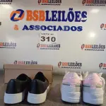 LOTE 310 - 02 – PARES DE CALÇADOS FEMININO Nº 35 (NO ESTADO, NÃO SABEMOS SE FUNCIONA. LEILÃO NÃO TEM GARANTIA E NEM DEVOLUÇÃO, SUJEITO A POSSÍVEIS AVARIAS VISÍVEIS/OCULTAS E/OU AUSÊNCIA DE COMPONENTES)