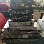 LOTE 143 - 06 APARELHOS DE DVD E 04 RECEPTORES DE SINAL MARCAS E MODELOS DIVERSOS PARA RETIRADA DE PEÇAS. (NO ESTADO, LEILÃO NÃO TEM GARANTIA E NEM DEVOLUÇÃO, SUJEITO A POSSÍVEIS AVARIAS VISÍVEIS/OCULTAS E/OU AUSÊNCIA DE COMPONENTES).