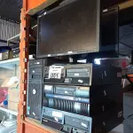 LOTE 051 - 04 CPU’S E 02 MONITORES MARCAS E MODELOS DIVERSOS PARA RETIRADA DE PEÇAS. (NO ESTADO, LEILÃO NÃO TEM GARANTIA E NEM DEVOLUÇÃO, SUJEITO A POSSÍVEIS AVARIAS VISÍVEIS/OCULTAS E/OU AUSÊNCIA DE COMPONENTES).