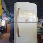 LOTE 156 - 01 GELADEIRA MARCA CONTINENTAL 220V. (NO ESTADO, LEILÃO NÃO TEM GARANTIA E NEM DEVOLUÇÃO, SUJEITO A POSSÍVEIS AVARIAS VISÍVEIS/OCULTAS E/OU AUSÊNCIA DE COMPONENTES).