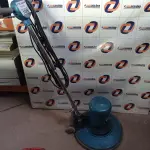 LOTE 108 - 01 ENCERADEIRA INDUSTRIAL. (NO ESTADO, LEILÃO NÃO TEM GARANTIA E NEM DEVOLUÇÃO, SUJEITO A POSSÍVEIS AVARIAS VISÍVEIS/OCULTAS E/OU AUSÊNCIA DE COMPONENTES).