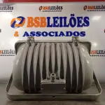LOTE 033 - 01 LUMINÁRIA DE PÁTIO. (NO ESTADO, LEILÃO NÃO TEM GARANTIA E NEM DEVOLUÇÃO, SUJEITO A POSSÍVEIS AVARIAS VISÍVEIS/OCULTAS E/OU AUSÊNCIA DE COMPONENTES).