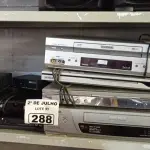 LOTE 288 - 02 RECEPTORES DE SINAL, 04 APARELHOS DE DVD E 02 VIDEOCASSETE MARCAS E MODELOS DIVERSOS. (NO ESTADO, LEILÃO NÃO TEM GARANTIA E NEM DEVOLUÇÃO, SUJEITO A POSSÍVEIS AVARIAS VISÍVEIS/OCULTAS E/OU AUSÊNCIA DE COMPONENTES).